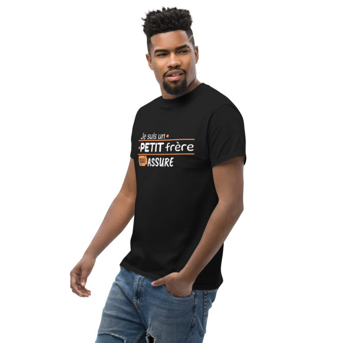 T-shirt classique homme Je suis un petit frère qui assure